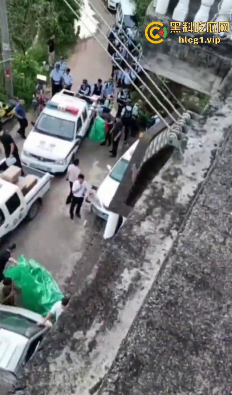 天神下凡一锤6!广西男砍杀邻居致5死1伤 死者含3个孩子-4