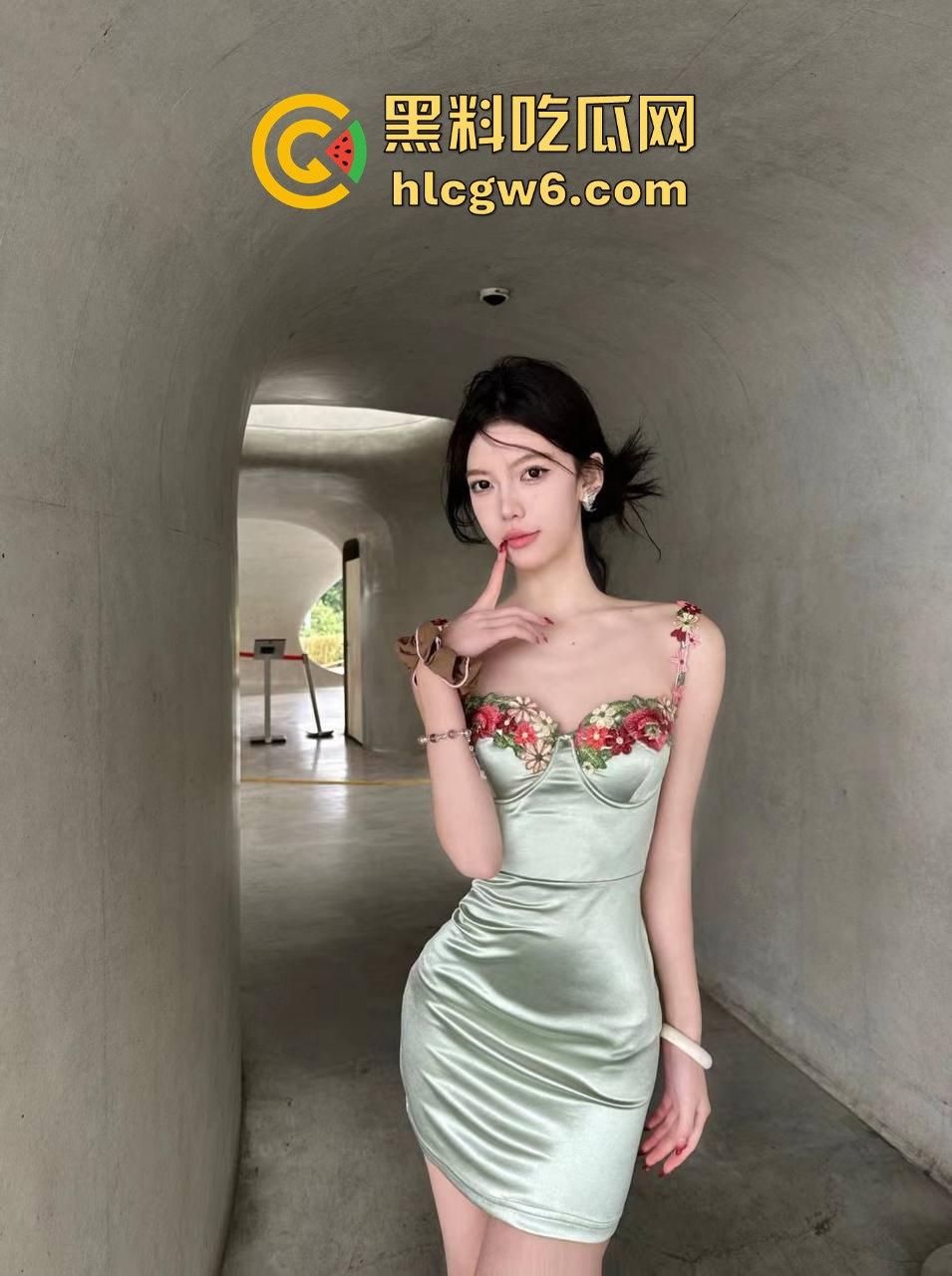 三亚大佬试驾大学生清纯母狗高亚琪!昼夜两张脸,白天乖巧拍照晚上浪翻酒店,骚到让人精盆告急-8