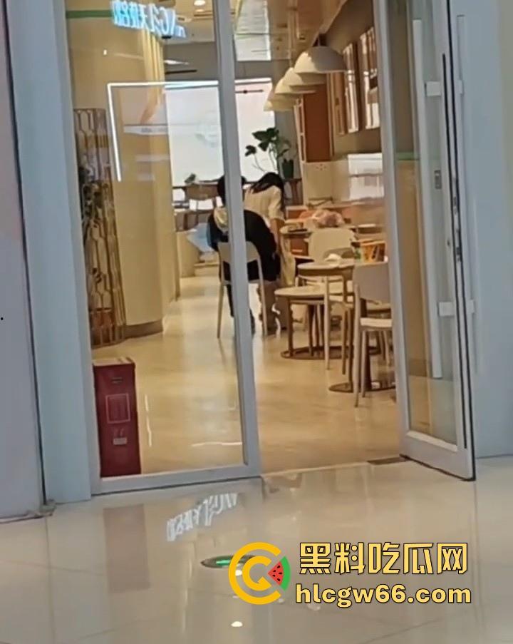 宁乡罗曼西饼屋惊现野战小情侣 春天到了又到了发情的时候 还有什么能够比野战刺激呢-6