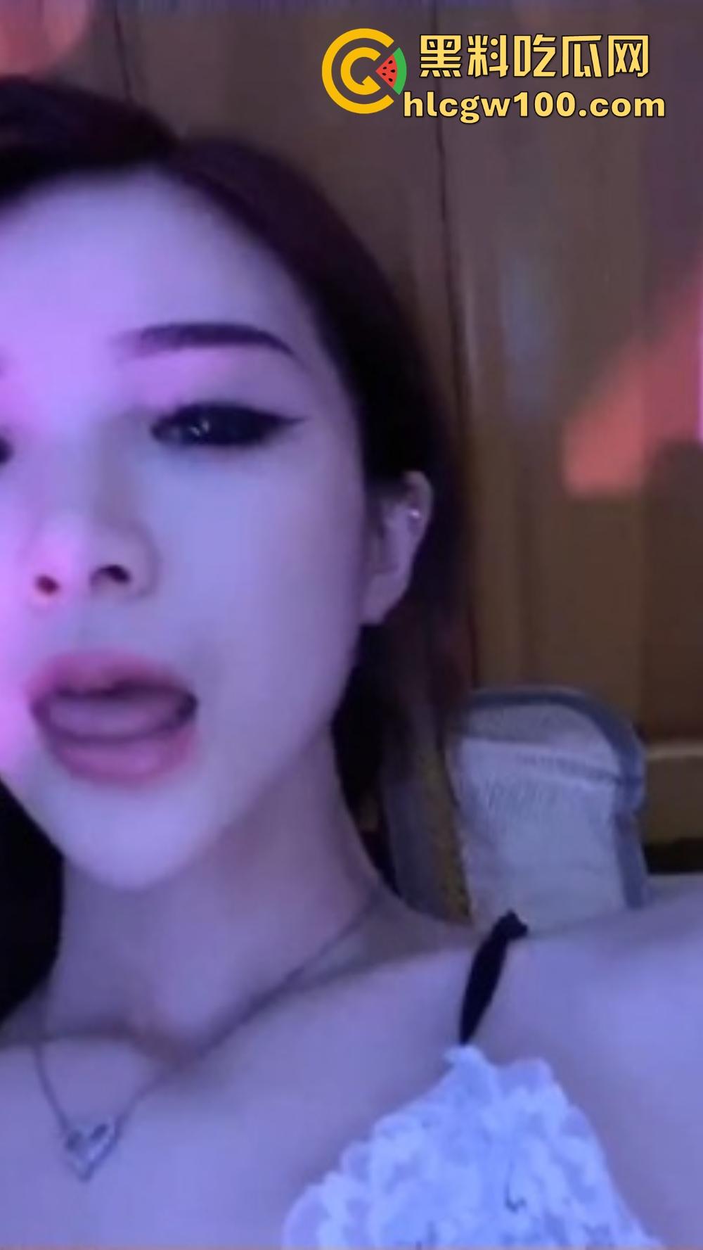 抖音高颜值反差婊【小蔡】翻车，金主十个嘉年华砸下私人定制黑丝抠逼视频，约到手后一顿猛操，直接变打桩机专属！-4