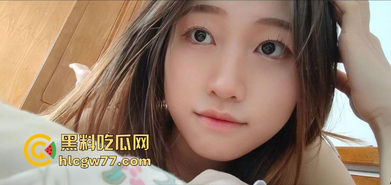 厦门大学大一学妹【魏小小】性爱视频曝光，清纯外表下藏着反差婊本性 虽是大学生但床上技术堪比女优！-1