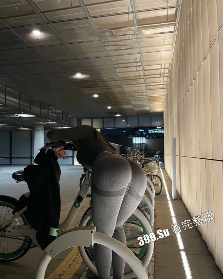 Onlyfans 中韩混血女神 #bibigo 首作即巅峰 漫画身材被各种姿势抽插内射 大肉臀实在是太顶了-8