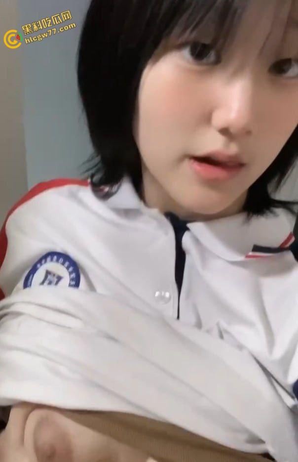 河北校花【王若玮】清纯校服藏大奶骚货！粉嫩骚逼尽显骚媚，清纯女神颜值唯美至极！-5