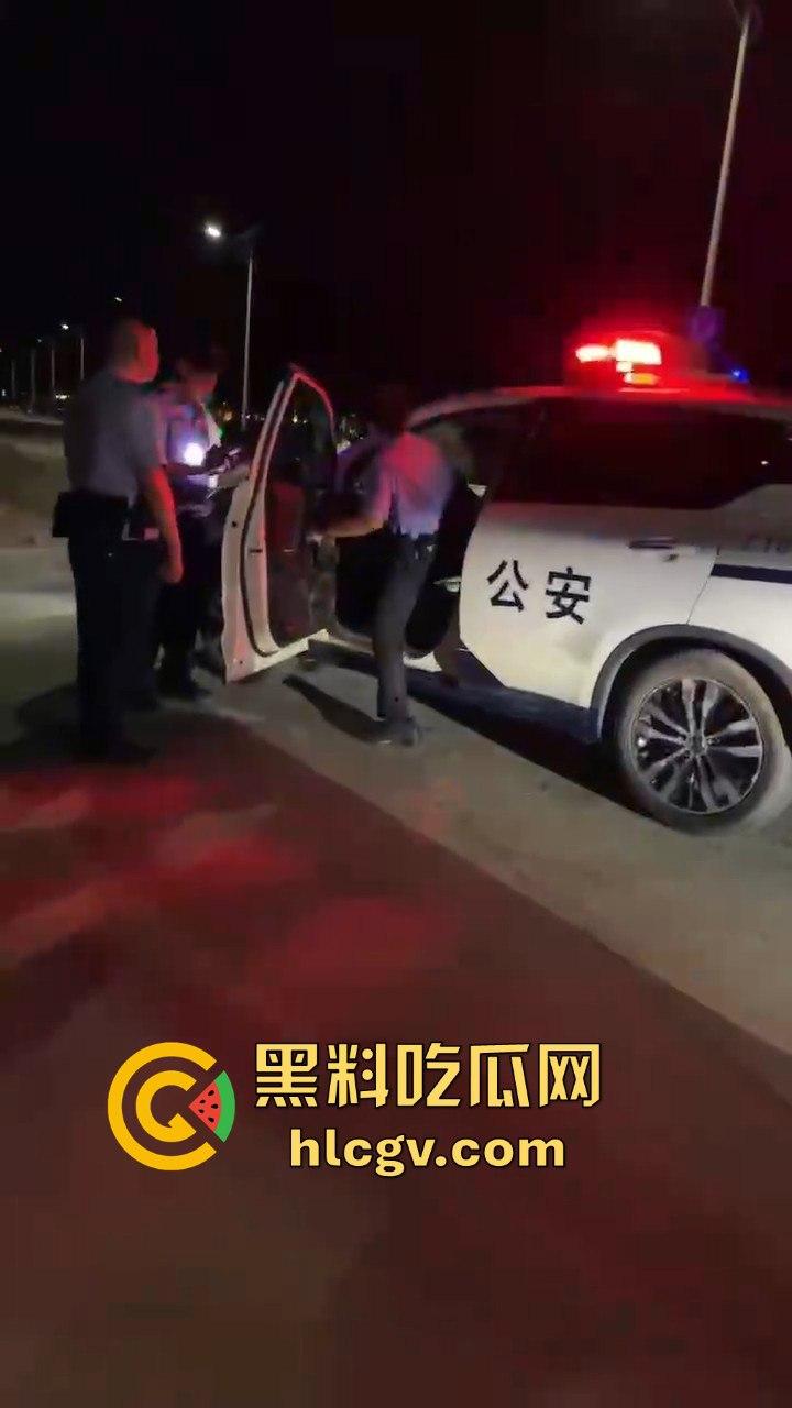 饶平霞东公园精神小伙偷车被当场抓获，装逼不成反成笑话！-6