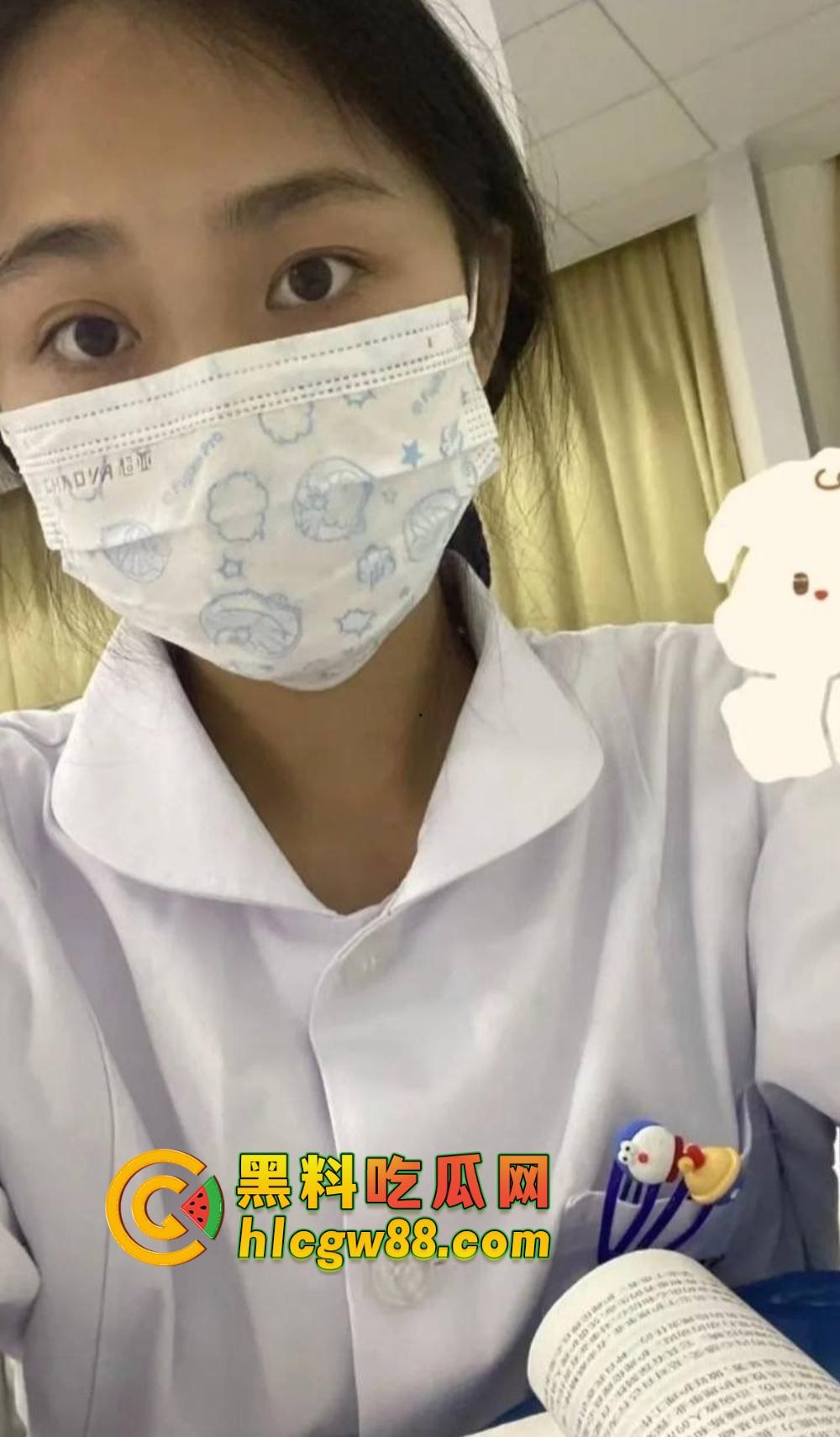 深圳卫校高颜值护士『蓝珊珊』兼职外围流出，美乳大屁股成炮架子，被金主后入爽成小马达！-12