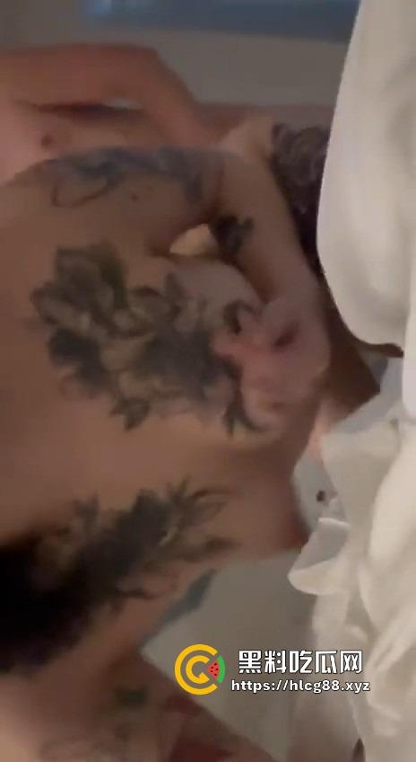 河北精神小妹【向如意】变骚符文婊，骚穴被捅得稀碎！身材辣眼姿势下贱，看的想冲她浪洞！-7