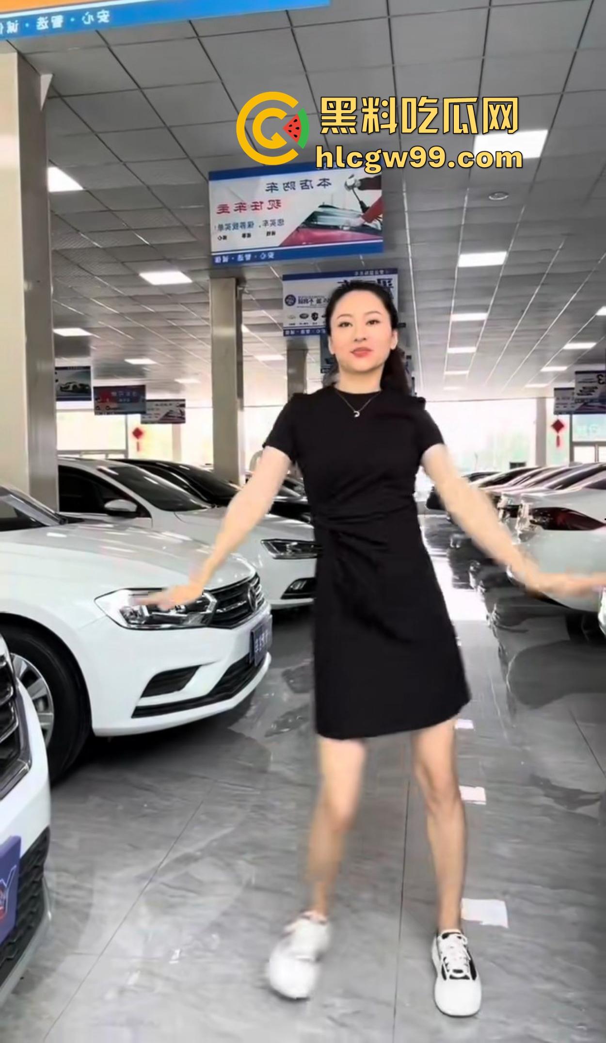 郑州卖车女主播一跳成名 跳绳甩胸直播卖二手车 胸甩得快飞出来了 粉丝看车还是看胸？-10