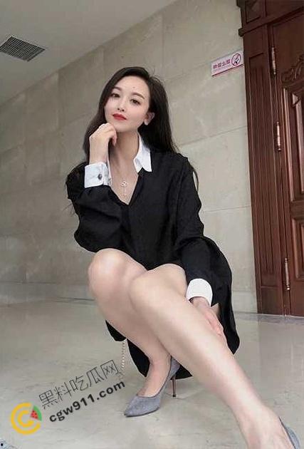 海角大神母子乱伦！出租房爆操美艳干妈的肥屁股，风韵犹存的熟女被干得高潮连连，疯狂夜晚壮烈爆发！-3