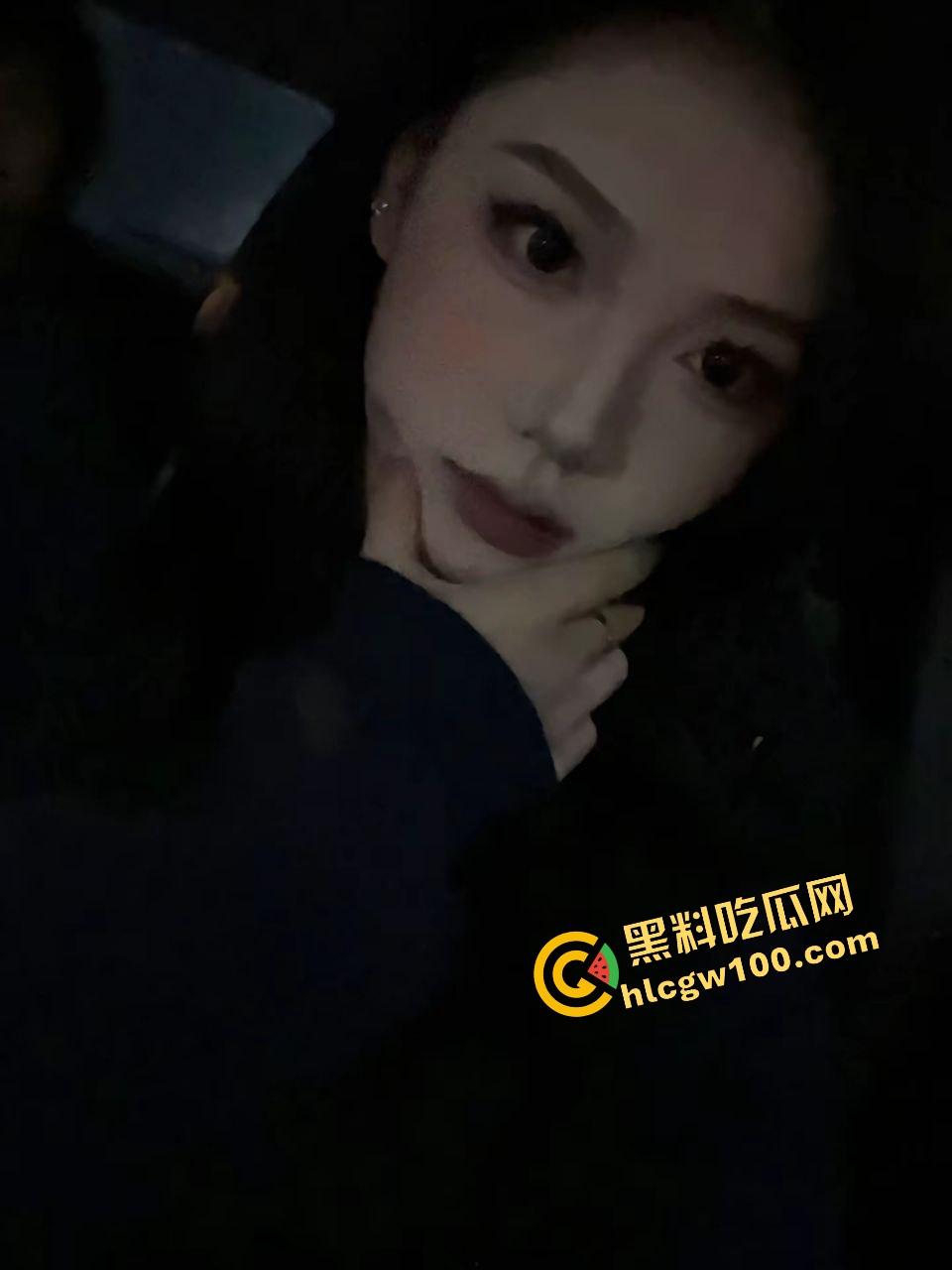 邯郸学院反差骚母狗【林佳颖】配合绿帽男友3P前后夹击，深喉口爆暴力后怼骚穴！独家曝光流出！-3