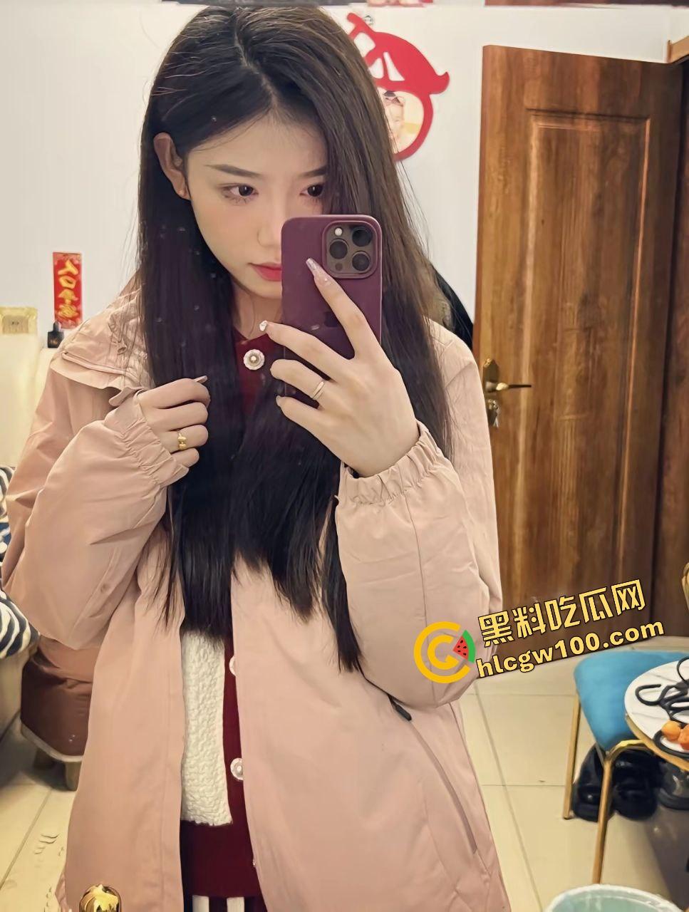 邯郸学院反差骚母狗【林佳颖】配合绿帽男友3P前后夹击，深喉口爆暴力后怼骚穴！独家曝光流出！-4