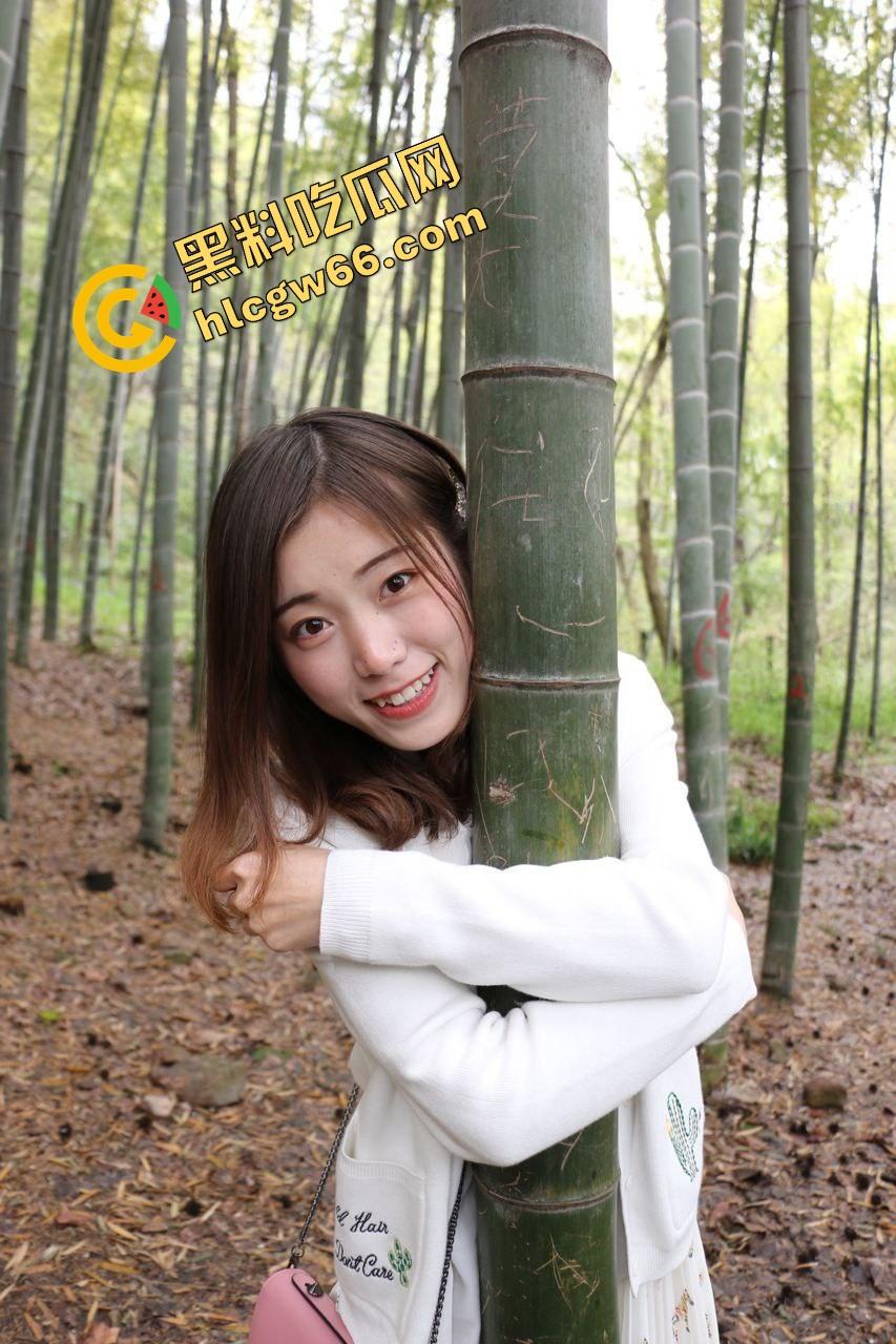 哥是废物，嫂子是我的肉窟窿！每天掰着小穴等我插，白天带婚戒，晚上跪着吃我屌！-4