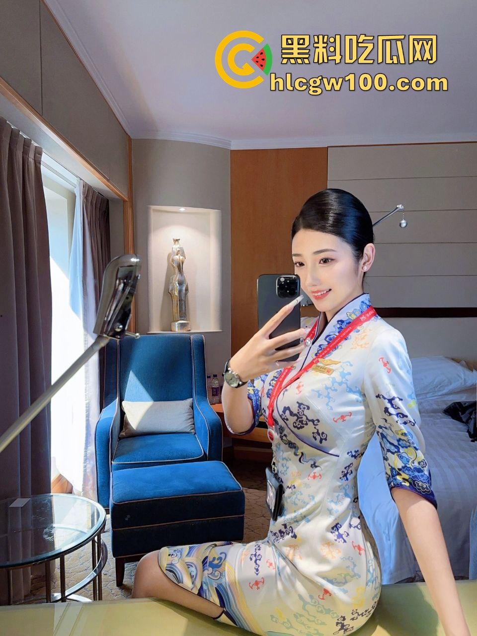 上海恋足癖老哥包养空姐只为玩脚，骚气空姐美脚喂蛋糕，老哥不日逼只玩脚，难言之瘾让人看傻！-10