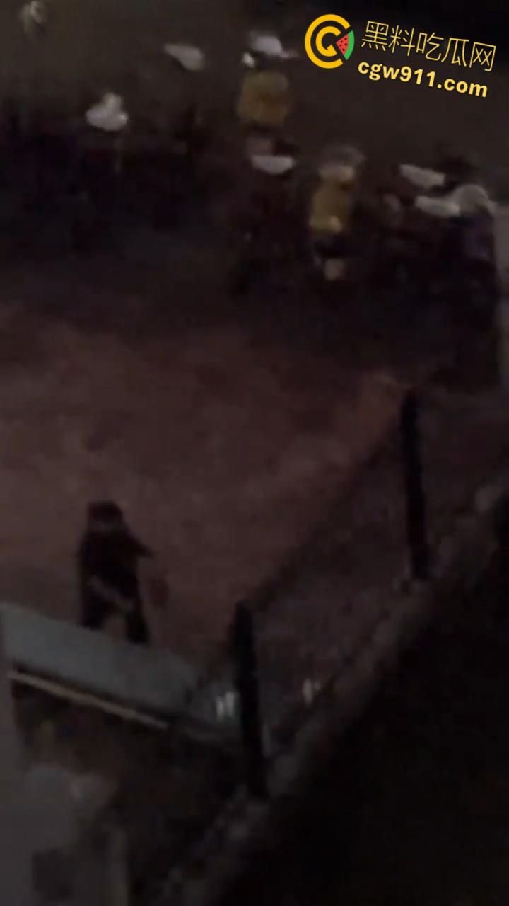 你的外卖正在被攻击，广西北海艺术设计学院惊现外卖杀手！监控拍下肥胖女贼连续偷餐，还专挑贵的真可耻！-2