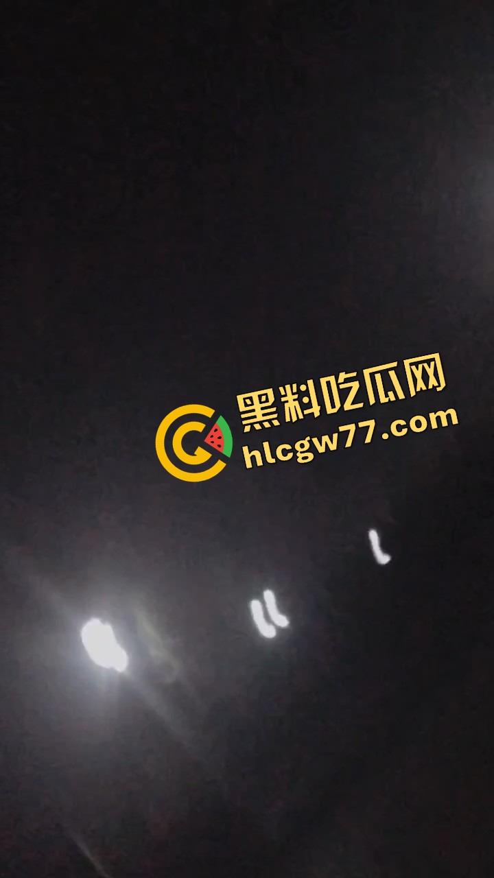 洛阳春药少妇路边失控，躺路沿石抠逼自慰，浪叫老公快操我，家里是没床吗？-8