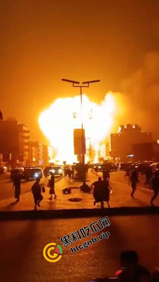 摩苏儿激烈枪战再现，伊拉克苏莱曼尼亚爆炸画面疑似汽油站爆炸！-1