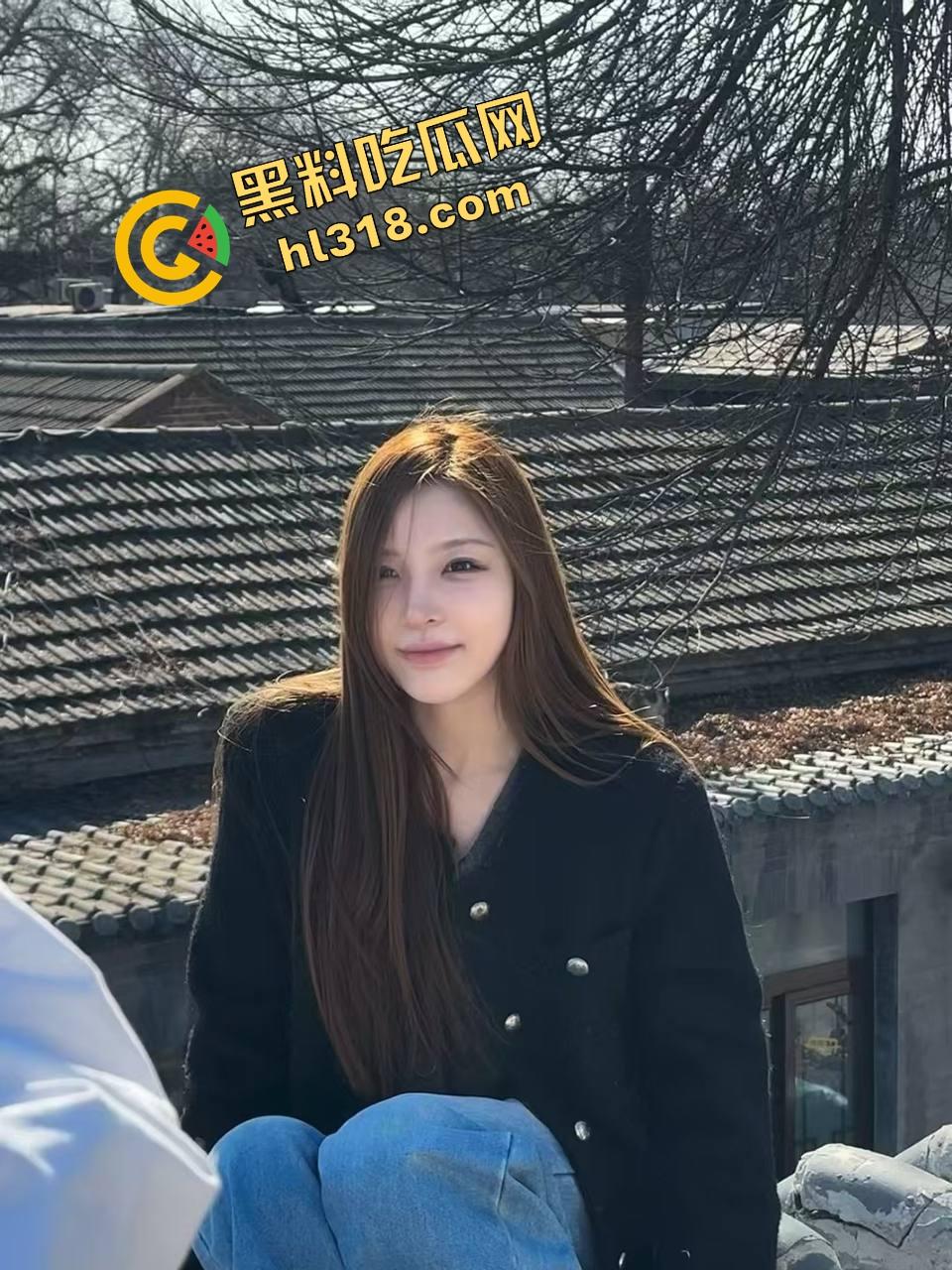 今晚不睡觉，骚女叠罗汉开火车轮流被爆，刚射完一个又跳下一个屁股直接顶上马，鸡巴都被榨冒烟！-3