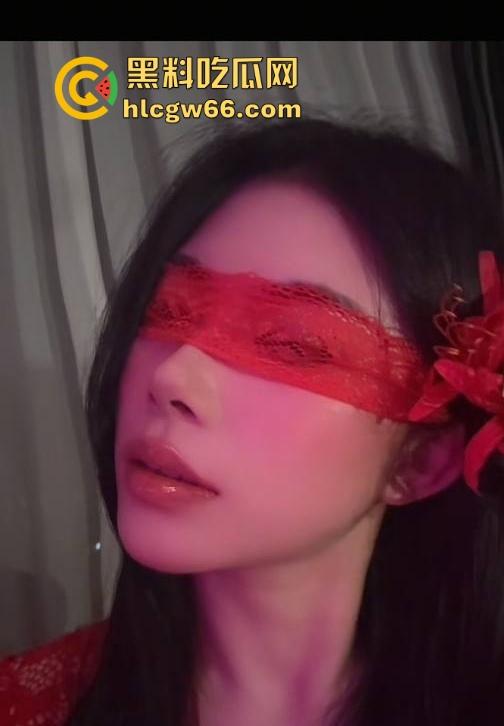 抖音网红【我是OU】约炮金主视频泄露 魔鬼身材令人垂涎欲滴 抓奶抽插让你大饱眼福！-2