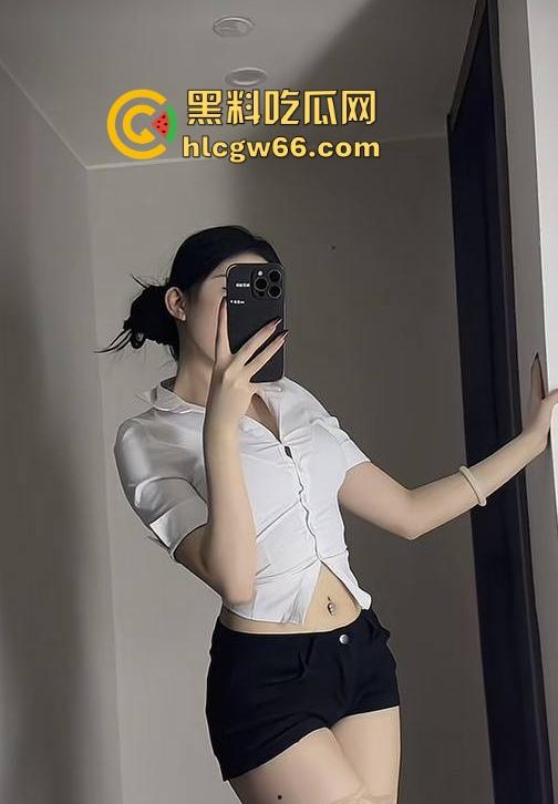 抖音网红【我是OU】约炮金主视频泄露 魔鬼身材令人垂涎欲滴 抓奶抽插让你大饱眼福！-3