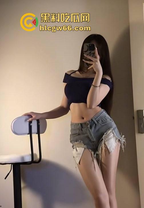 抖音网红【我是OU】约炮金主视频泄露 魔鬼身材令人垂涎欲滴 抓奶抽插让你大饱眼福！-8