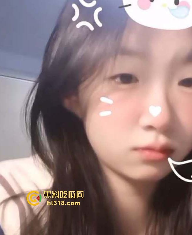 浙江台州眼镜女神江雯婷自慰视频疯传！摸奶抠逼诱惑隔壁老大爷，这奶看着一股清纯味！-1