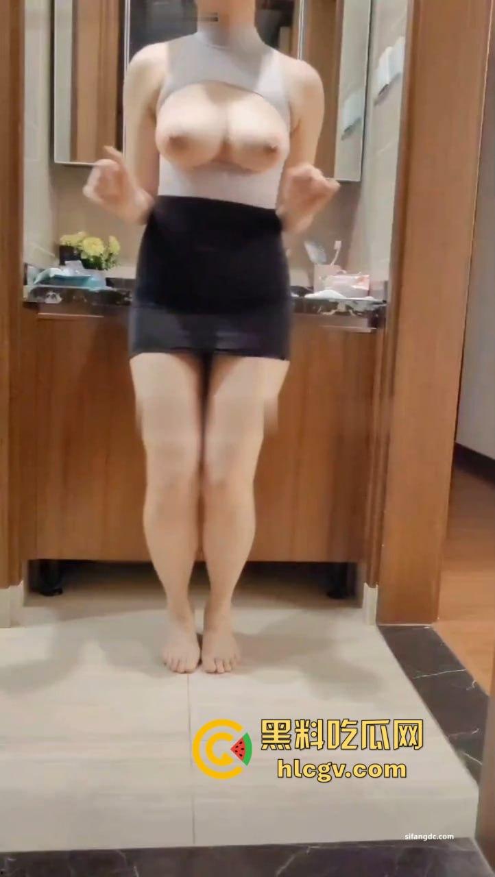 抖音27万粉丝【玉儿如梦】微胖天花板！送出自慰裸舞骚拍定制福利，粉丝彻底疯了！-3