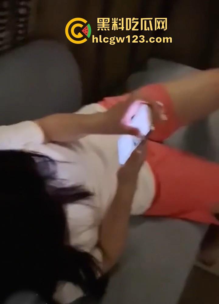 海角社区禁忌乱伦激情 叔叔暴力内射青春小嫩穴 不堪蜜穴差点秒射 甜美骚货爽到腿疯狂抖!-5