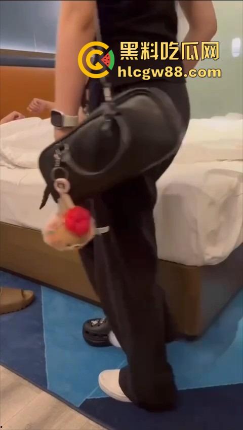 台妹抓奸温柔炸场，床上逮浪屌嗲声吊嗓，声甜如蜜话狠如刀，捉奸骚戏吓得吃个榔子压压惊！-9