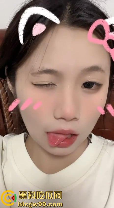 杭州七中清纯可爱大奶学生妹【钱佳】露乳抠逼展示傲人身材，奶子这么黑没少被人干过-2