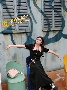 上海政法学院新闻系【李妍妍】，05反差母狗给金主跪地口交技术娴熟，被金主操的鬼哭狼嚎的-1