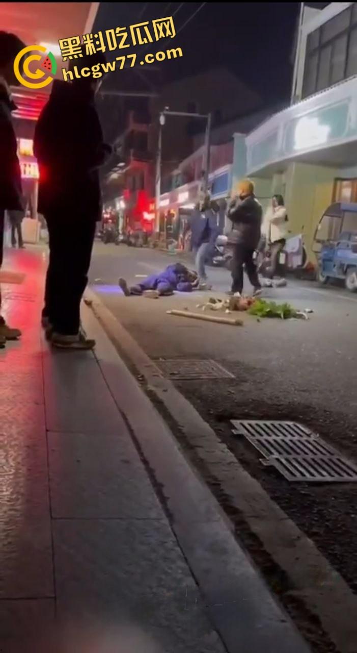 生怕他不死 下这么重的手！浙江省温州市文成县一青年用陶瓷花盆桌子等猛砸另一名青年头部 意图杀人-6