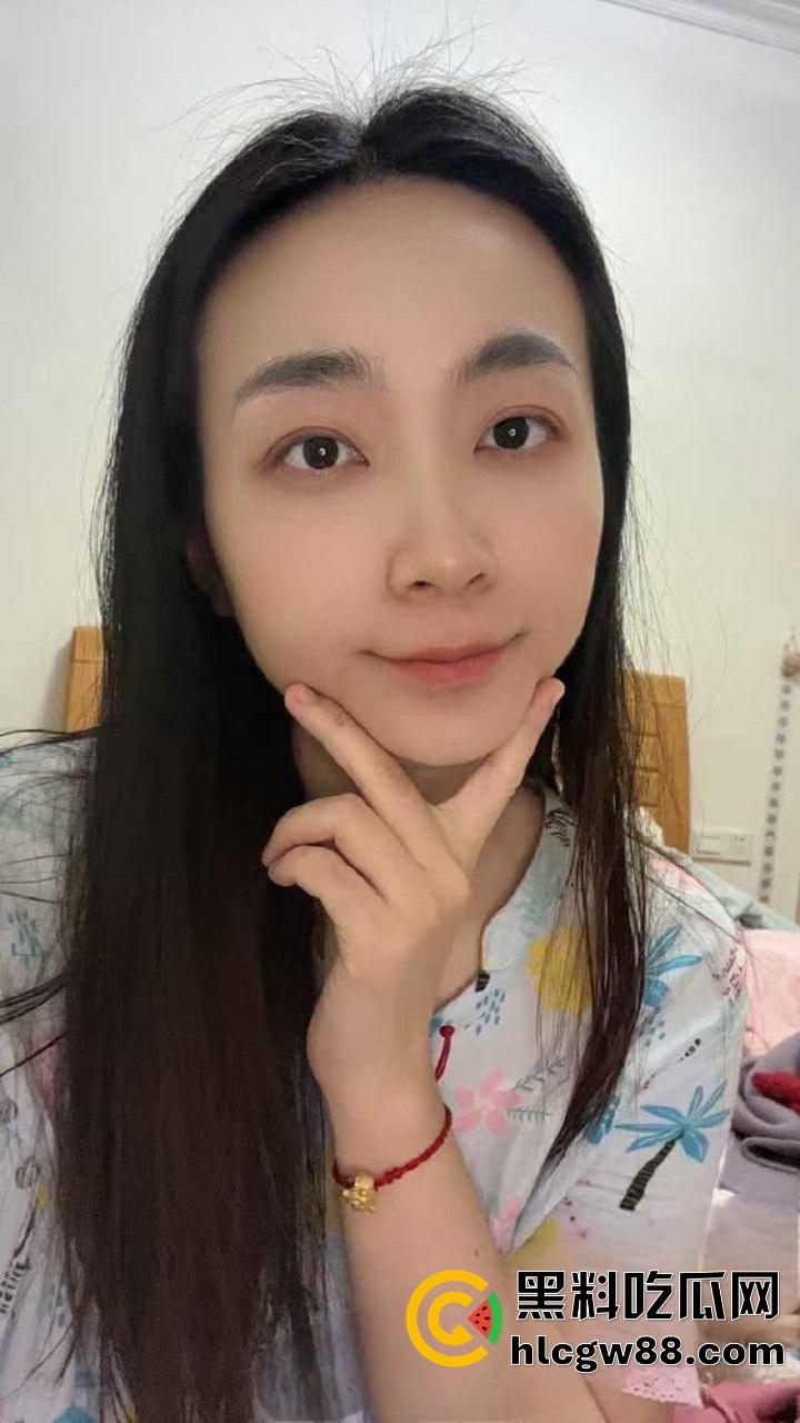 山东泰山少妇【杨薇娜】裸聊视频流出，自慰扣穴画面辣眼，高冷外表藏欲求不满，反差母狗直接撸爆！-2