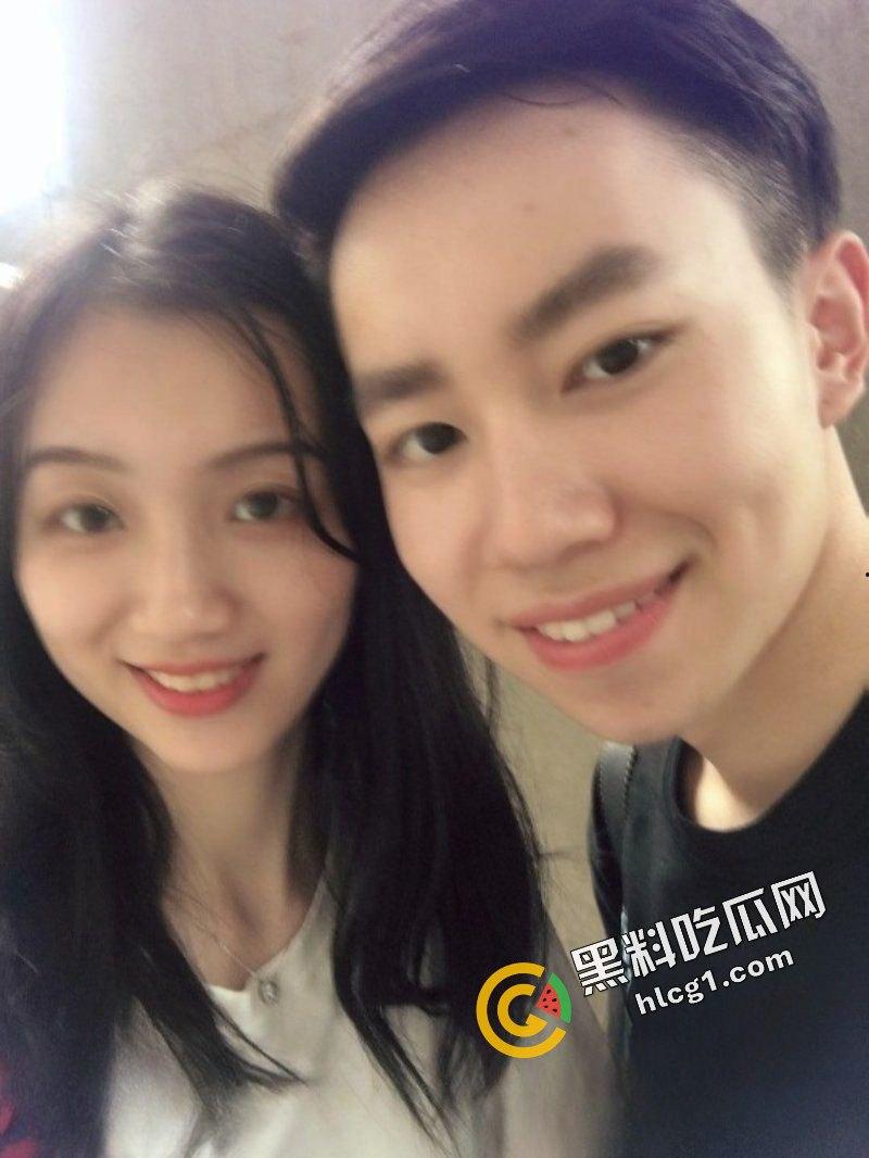 网友分手后曝光初恋女友『周亦薇』Q弹白臀 馒头逼 酒店啪啪视频流出-3