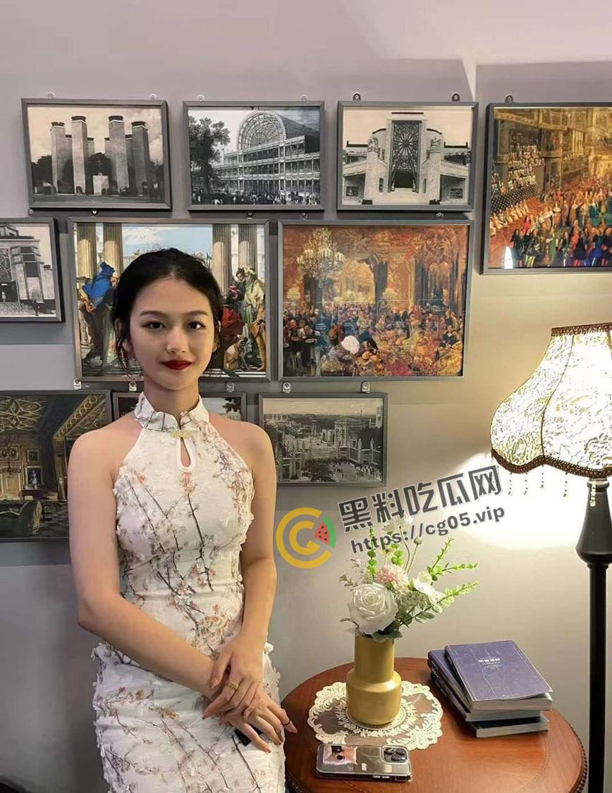 新加坡留学生 旧金山州立大学 【刘冰】被前男友实锤曝光多次约炮同校留学生【王子明】 带着眼睛这么闷骚 摘了竟然还挺清纯-5