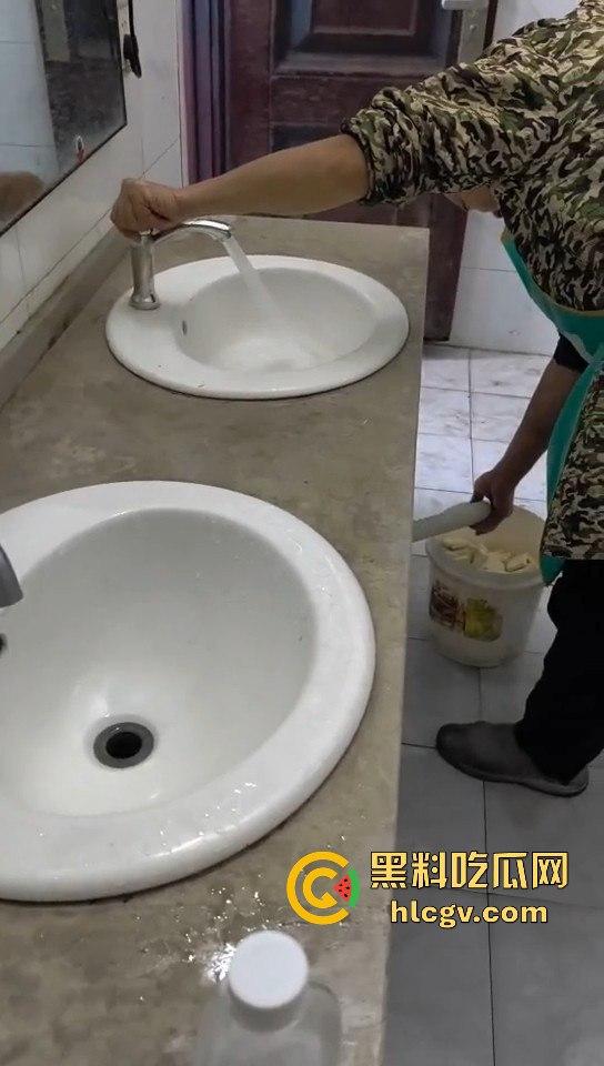 湖南长沙路边摊臭豆腐制作全过程曝光！网友现场考察直呼太惊人！-8