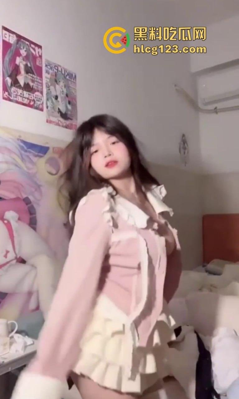 快手吊乳微胖网红【蔡文姬】天然大奶肥臀 高价定制露脸怼奶裸舞曝光 让人血脉膨胀-2
