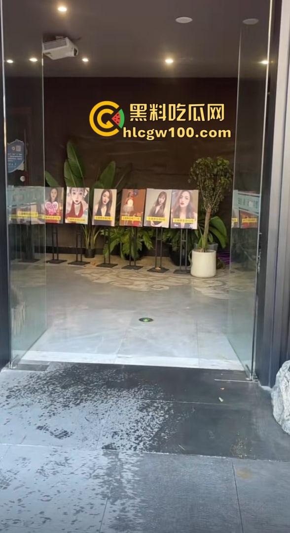 抖音鑫麟阁新娘技师『莉莉安』跪舔视频流出，白月光成屌下玩物，深情吃鸡巴被拍，全网独家曝光！-5