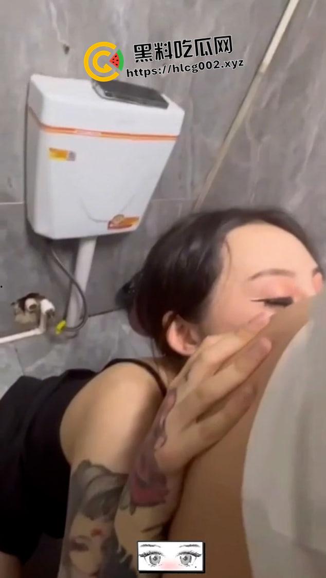 快手网红【夏芯琦】厕所门！毒龙钻大哥后门 被金主无套中出 纹身小太妹就是有感觉-10