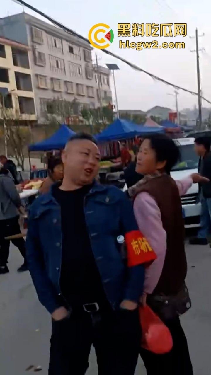 无业游民变身市场管理者？胡作非为乱收费 怀化辰溪县集贸市场管理员违法要钱被大妈一顿嘴仗攻击 都蔫逼了-10