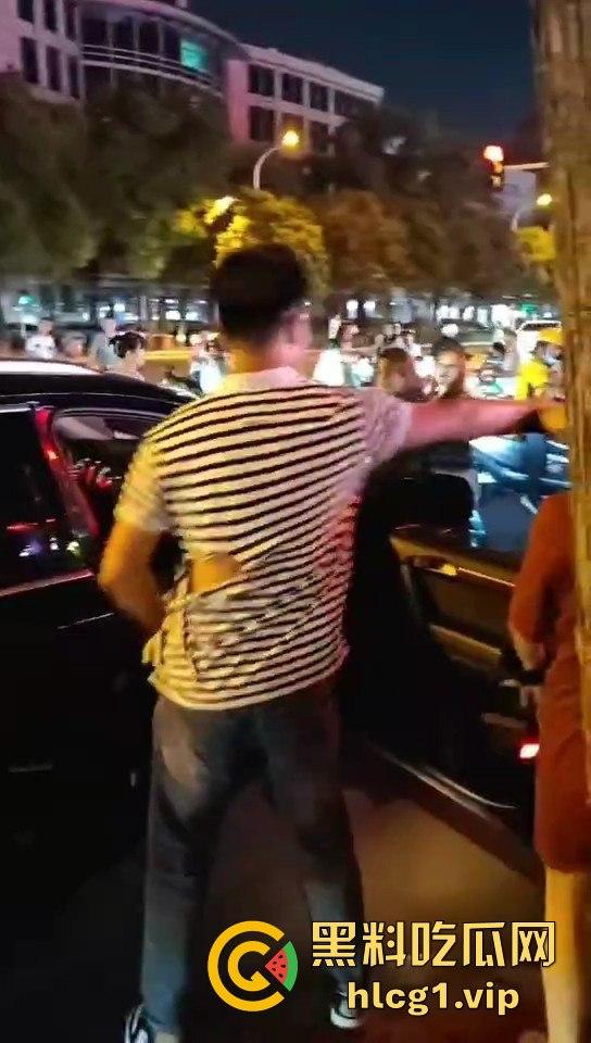 捉奸变反被捉！19岁妹子石家庄大街哭崩，十年小三梦破碎一地！-9