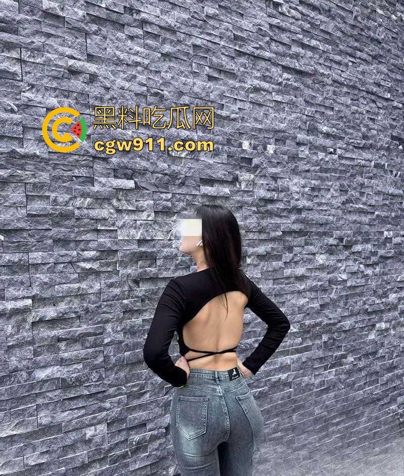 刚刮完毛后白虎堂姐，疯狂被我抽插骚逼后入，爽到高潮迭起淫叫不断，面对这身材无法自拔啊！-4