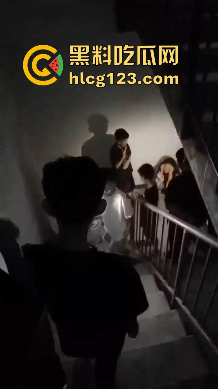 山西阳曲校园霸凌四五人围殴一女生，还威胁下跪？简直无法无天！-6