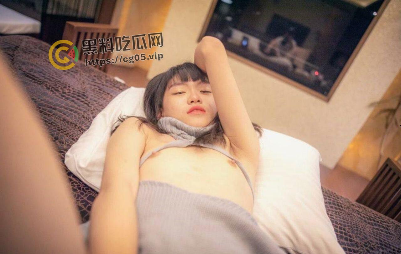 台湾基隆模特 林雅雯 早期被网调不雅自拍流出 小小年纪就风骚的不成样子-5