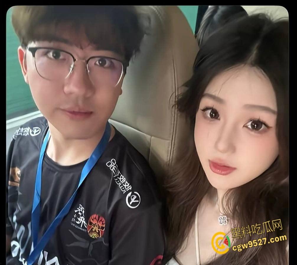 CSGO职业选手【张斯柯】，骗财骗色丑闻曝光，约炮高颜值女神泄密，网吧包厢女上骑乘，不幸感染多种性病 ！-9
