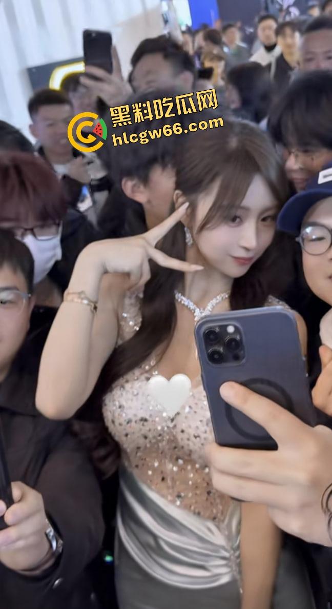 车模『陈77』苏州参展被改装圈大佬带走猛蹬一夜，身材顶得离谱，腿太长了操起来都得站着！-12