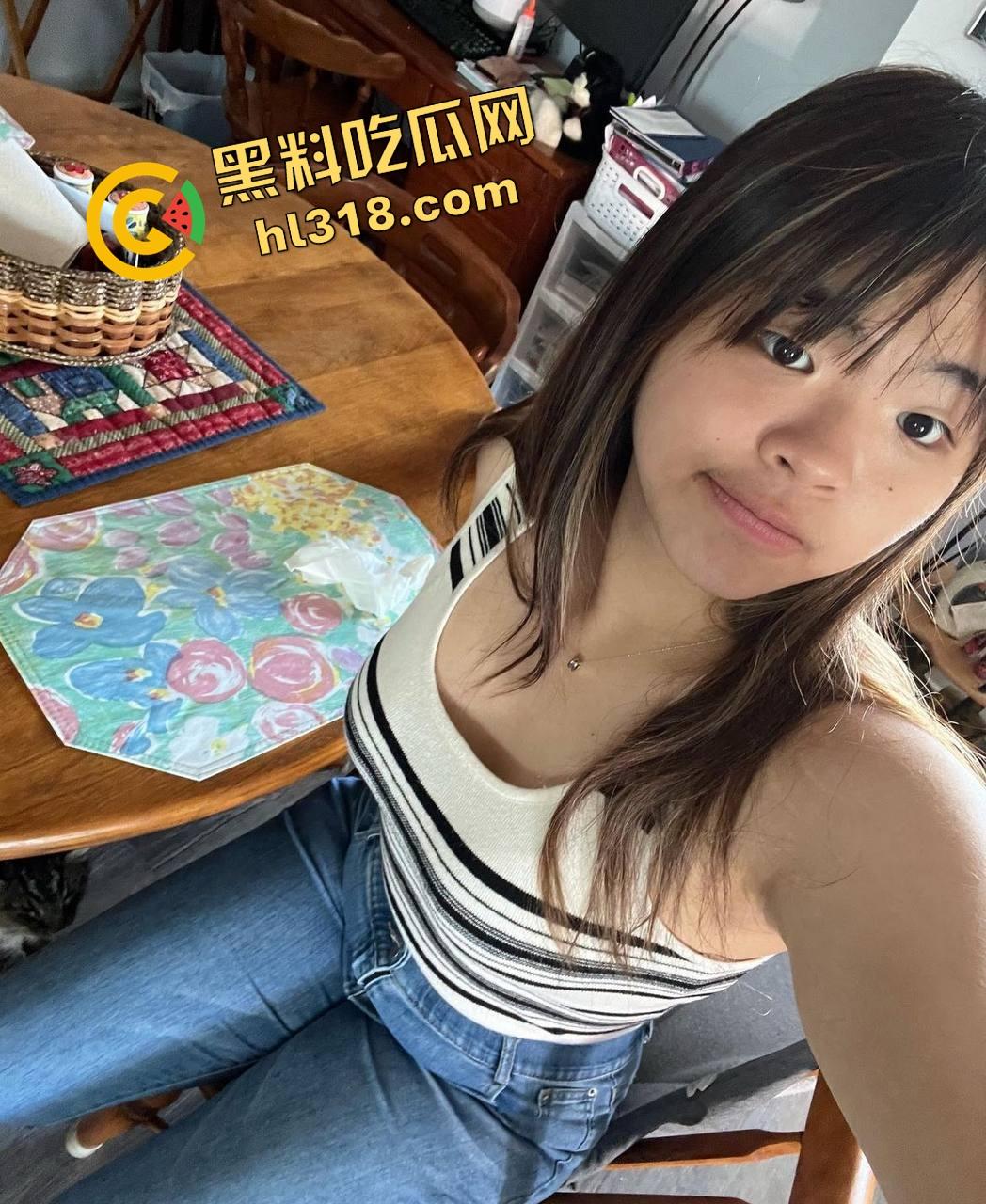 烟台狠女大战小三，上来一鞭腿、锁喉薅头发，正宫暴力值直接拉满，小三当场认怂！-1