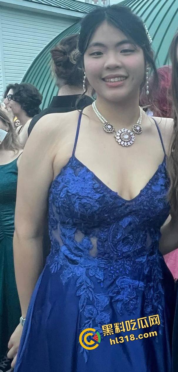 烟台狠女大战小三，上来一鞭腿、锁喉薅头发，正宫暴力值直接拉满，小三当场认怂！-4