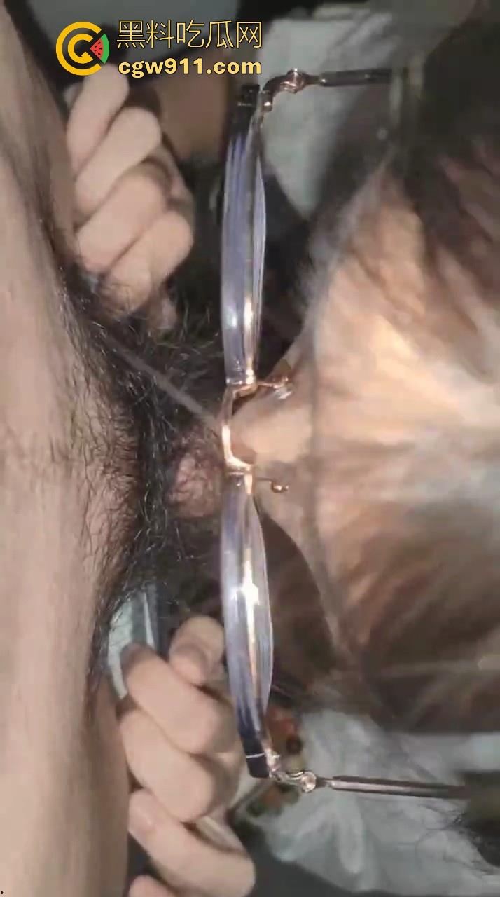 成都第一人民医院反差眼镜妹成功拿下，欲望强烈多次约炮，护士服下藏着母狗的灵魂，极致反差淫荡，淫叫不断！-5