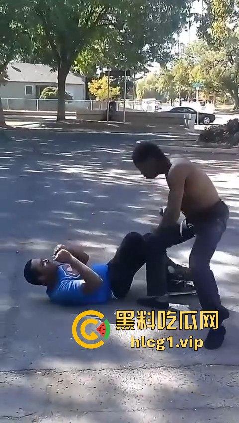 街头快打见武德！黑人小哥倒地不杀，这操作可以说很瓦坎达！-3
