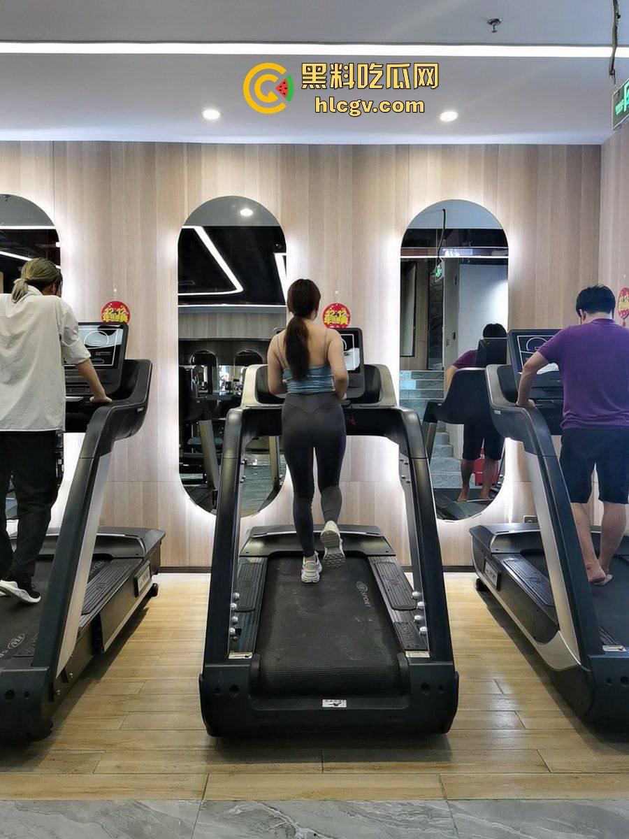 深圳健身房骚眼镜妹边『吴秀嫣 』健身边摸逼！大胸晃动自摸到湿透，大逼一摸喘息声浪到让人骨头酥！-3