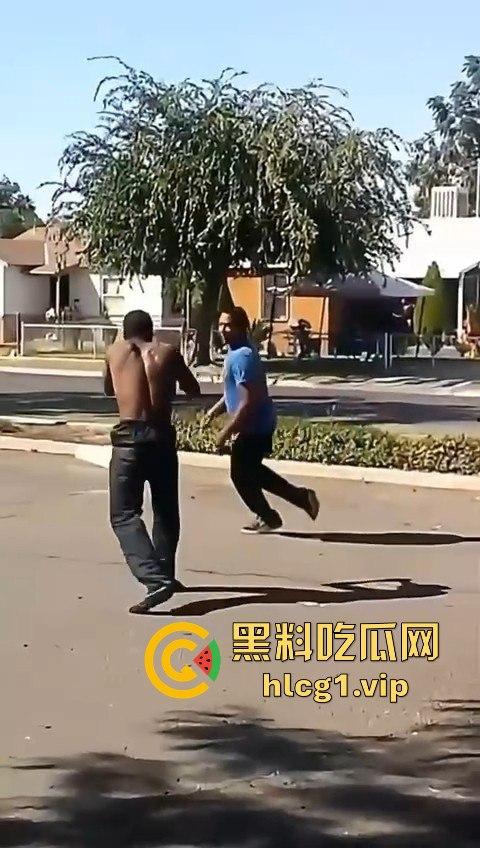 街头快打见武德！黑人小哥倒地不杀，这操作可以说很瓦坎达！-10